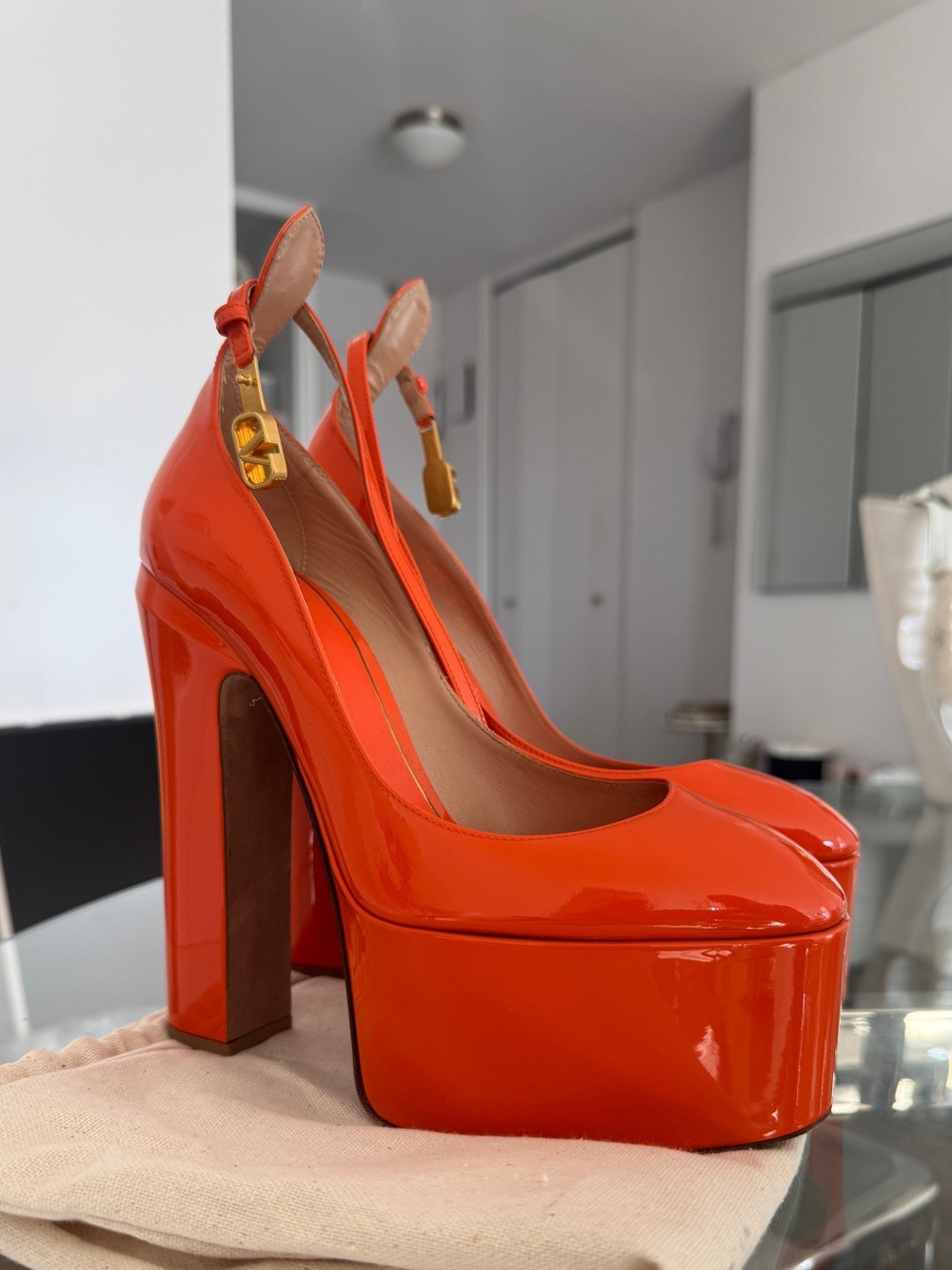 VALENTINO TAN-GO 155 PATENT PLATFORM PUMP IN ORANGE